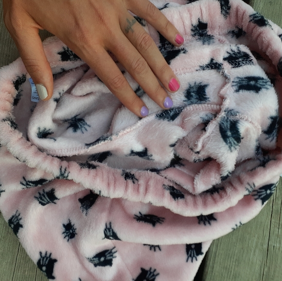 Pink kitty pattern fuzzy shorts - Picture 3 of 4